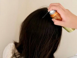 噴射時の圧も心地いよい。ヘッドスパ ヘアグロースセラム100g［医薬部外品］￥9,900（ドクターメディオン）
