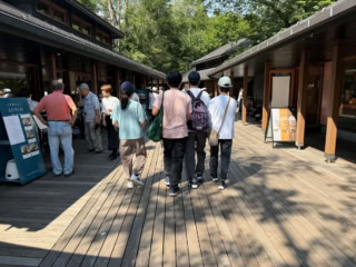 軽井沢のハルニレテラスには人気のレストランやカフェ、お店が立ち並んでいます。