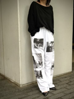 Joe Szaboの写真がプリントされたカットソーパンツはホリディで¥35,200で購入。