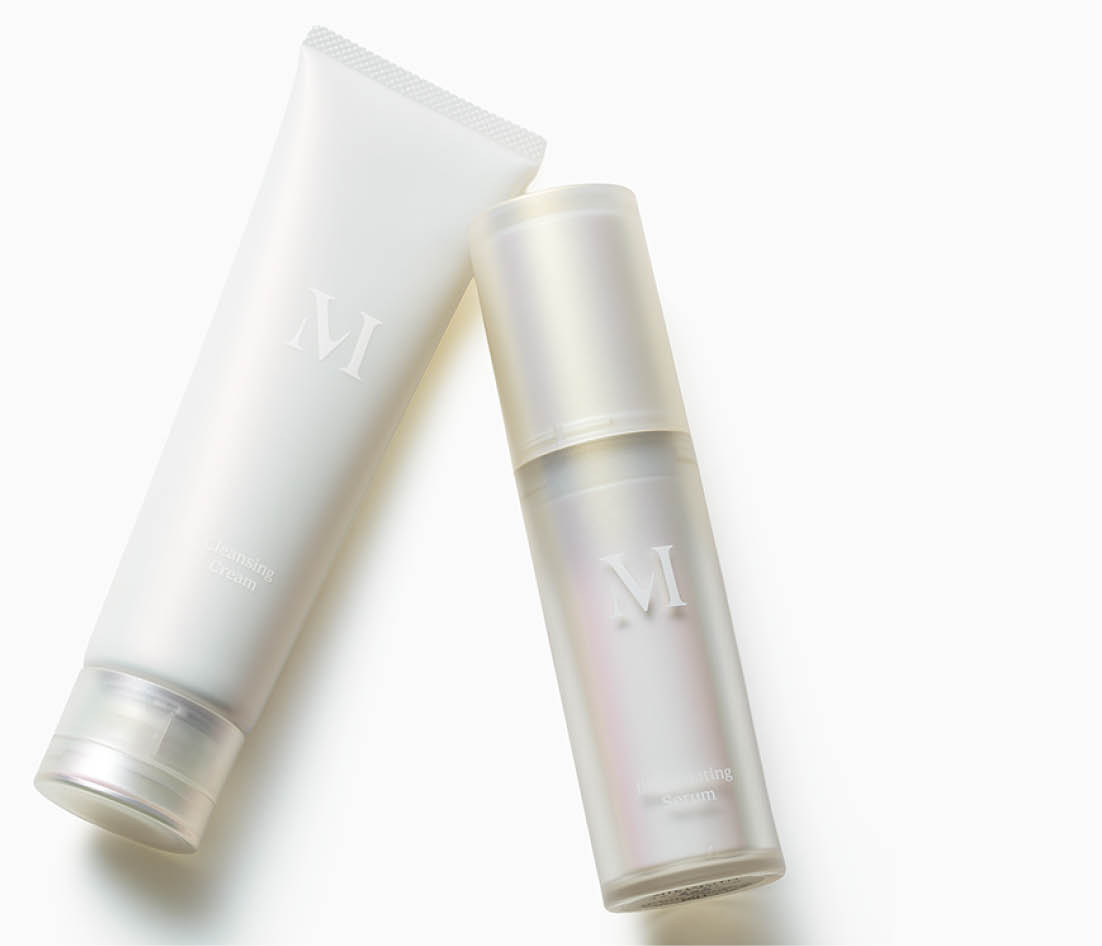 左から:ミキモト ウォッシング フォーム 120g ¥11,000、同 イルミネーティング セラム 30mL ¥20,460(共にMIKIMOTO BEAUTY・10月1日発売)