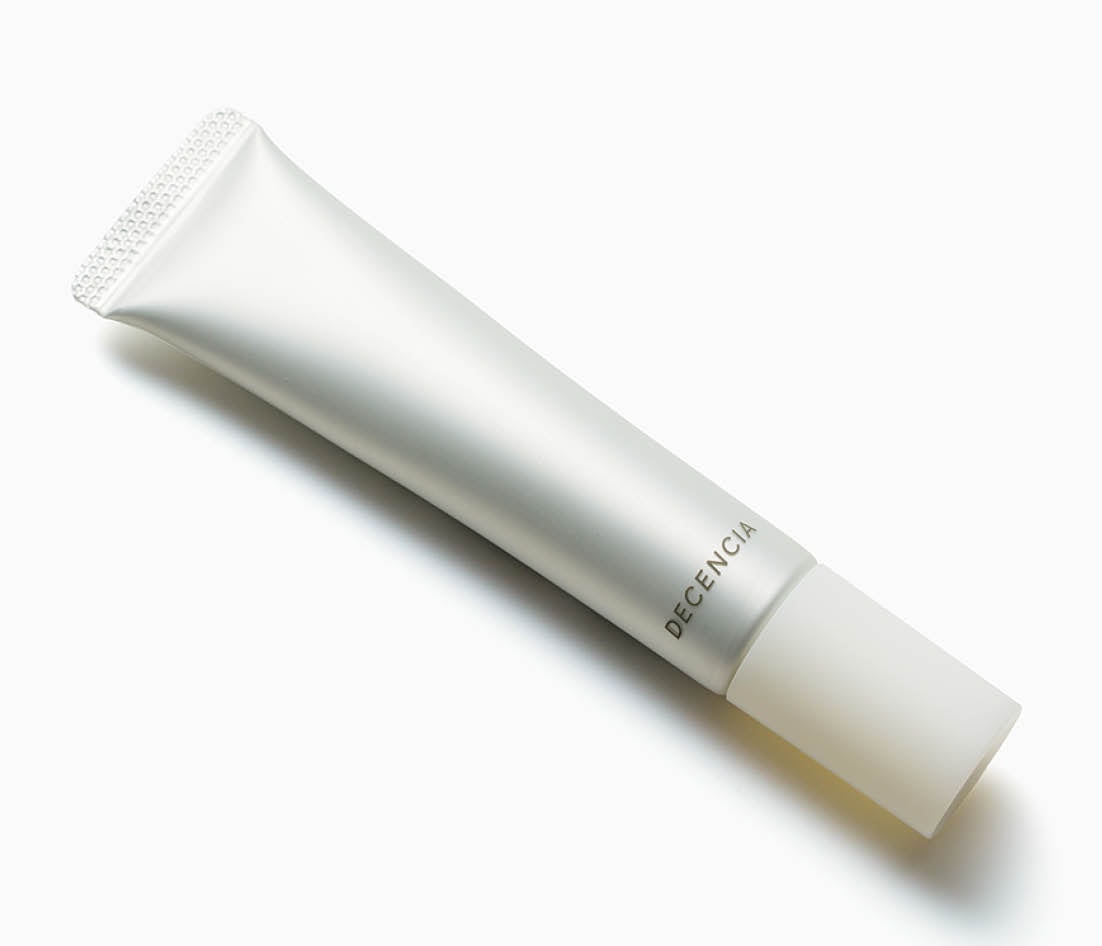 大人の目力アップに期待！ ヒアロブースト アイクリーム 15g ¥6,160（ディセンシア・10月14日発売）