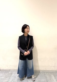 なんとなくグレー系のワントーンコーデ。ドット柄だけど、濃いめのグレーが大人女子には使いやすく，可愛くなりすぎない。