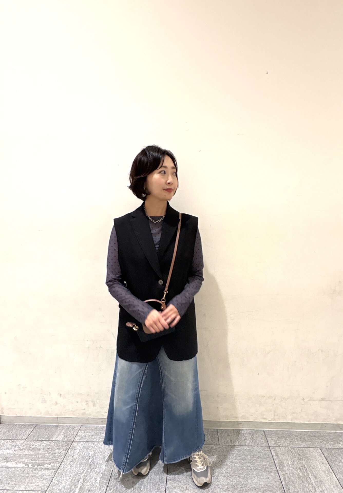 なんとなくグレー系のワントーンコーデ。ドット柄だけど、濃いめのグレーが大人女子には使いやすく，可愛くなりすぎない。