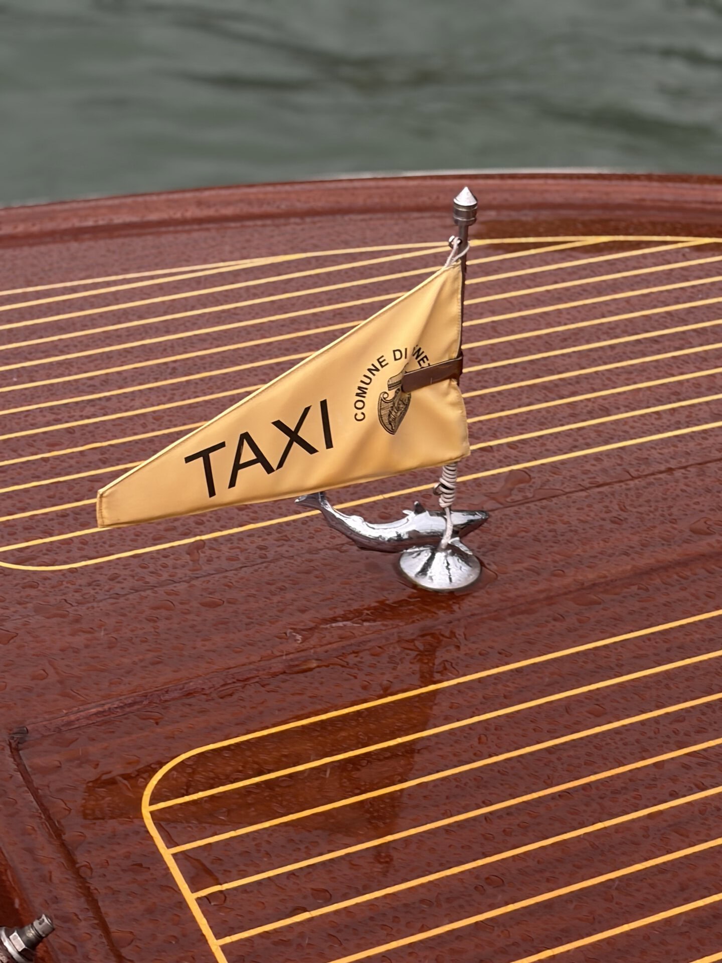 TAXIのフラッグもなんだかカッコいい！