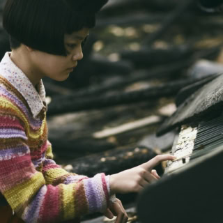 少女を棄てて生きることを選ぶ茅野琴子（演：小八重葵美）映画「わたしの知らない子どもたち」