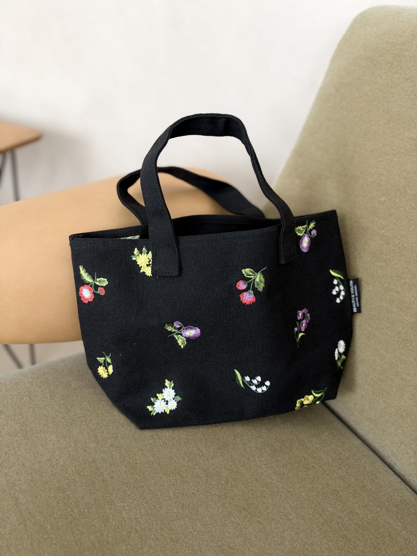SIZE（約）：Ｈ20×W32［最大］×D12cm