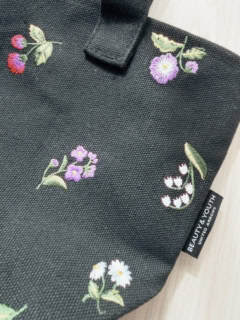 花柄の刺繍が高級感♡