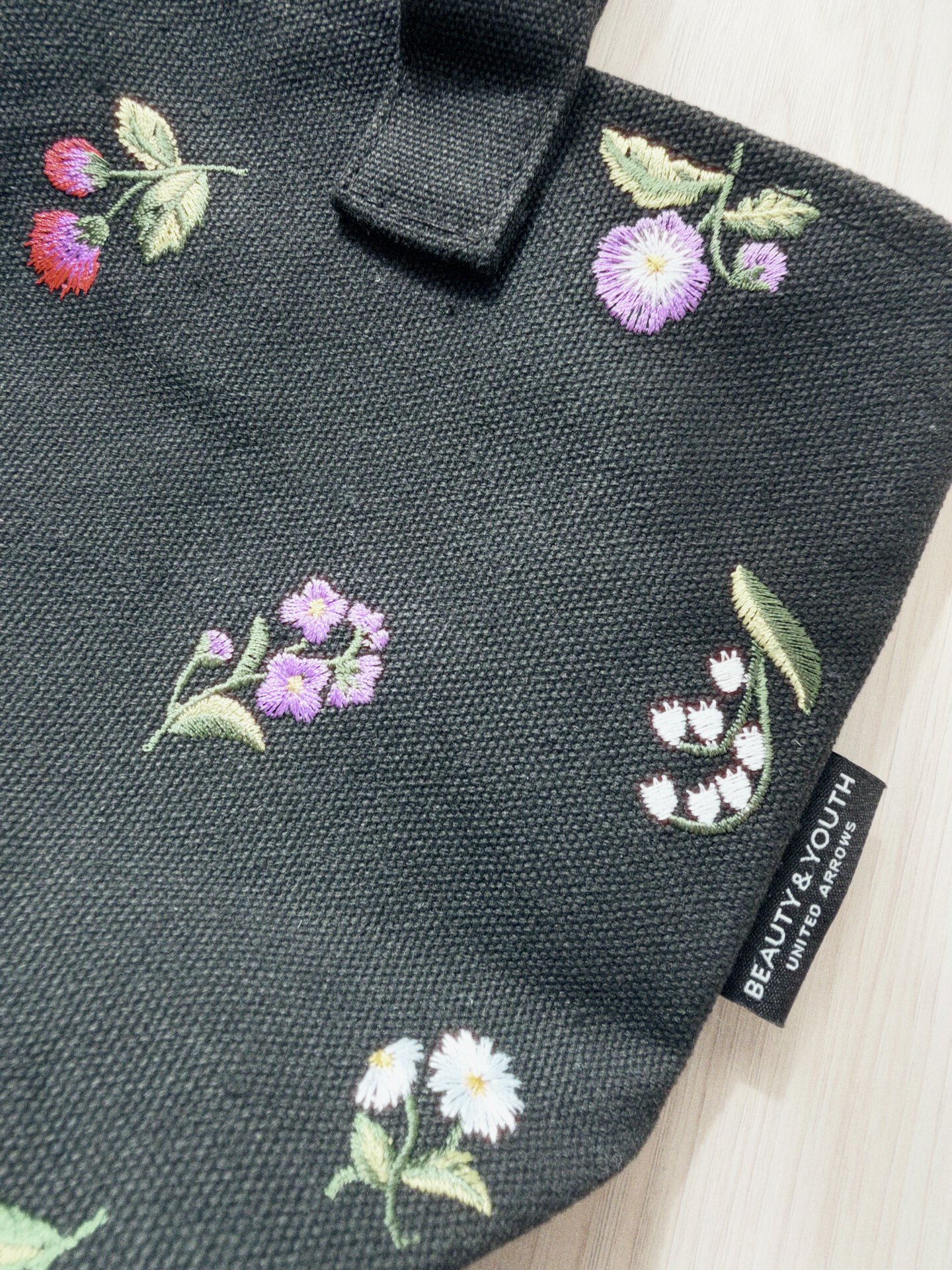 花柄の刺繍が高級感♡