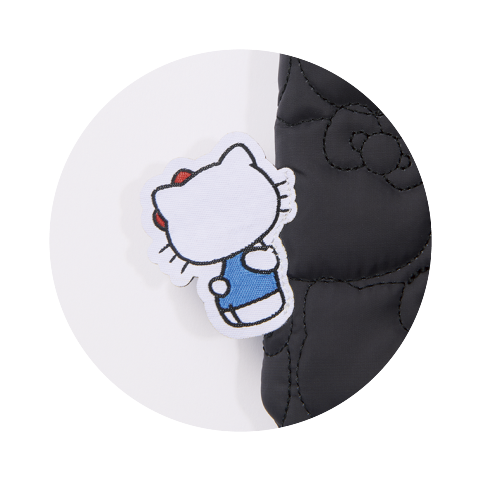 サイドのタグはキティの後ろ姿まで再現したのがこわだりポイント。 オトナミューズ11月号付録 ひょっこりタグが可愛いふわふわキルティングトート