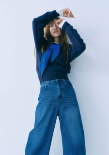 スカーフセットニット¥6,930、ロンT¥4,950、コクーンデニム¥6,930(全てシテン/ユナイテッドアローズ カスタマーサービスデスク)