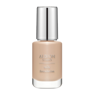 アルビオン スタジオ ミルク ファンデーション SPF29・PA＋＋＋・UV耐水性★ 全8色 30mL ¥7,150（アルビオン）