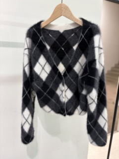 カーディガン￥49,500（デ・プレ）