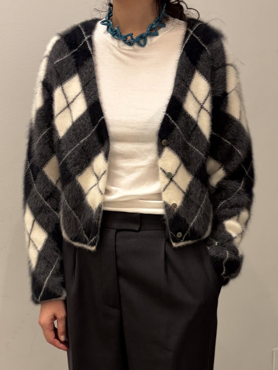ボタンを開けても様になりますよね。よりリラックス感もあって、この着こなし方も好きです♡