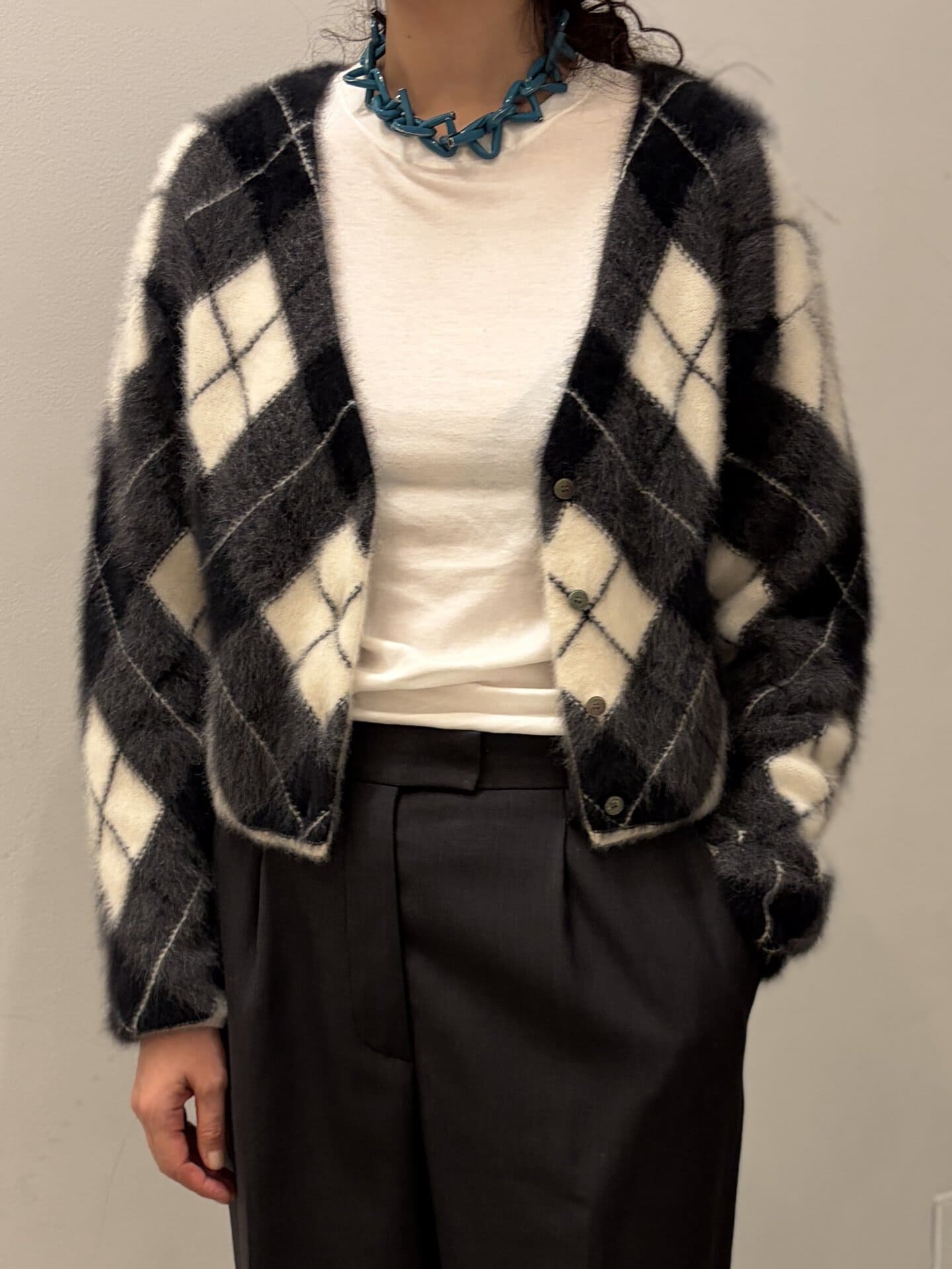 ボタンを開けても様になりますよね。よりリラックス感もあって、この着こなし方も好きです♡