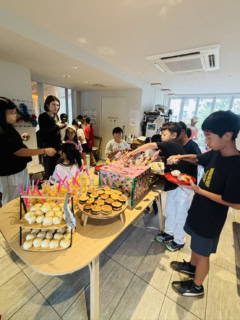 お祭りムード出てますよね? 美味しさも、みんなの熱気も今時の縁日にも負けてないはず!