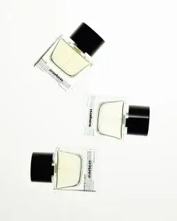 上から:オードパルファム「Phoebe」、「Fitzroy」「POOR BUT SEXY」各50㎖ 各¥29,800(ナフ/インテルコスメシ・ジャパン)