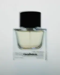 オードパルファム「POOR BUT SEXY」50㎖ ¥29,800(ナフ/インテルコスメシ・ジャパン)