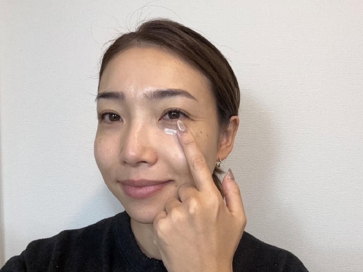 「濃密ながら肌なじみのいいテクスチャー。ゲラン独自の塗布テクニックでマッサージしながらなじませれば、さらにイキイキとした印象に！」