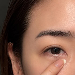 「疲労見え」の原因は目もとのエイジング⁉ 美容編集者が愛用する【最新アイクリーム】