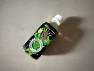 小さめサイズとビジュの良さで自分はもちろん来客時にもオススメ。ホテルニューオータニ監修 オーガニックフレッシュハーブティー350mL ¥182 <編集部調べ>(株式会社サーフビバレッジ)