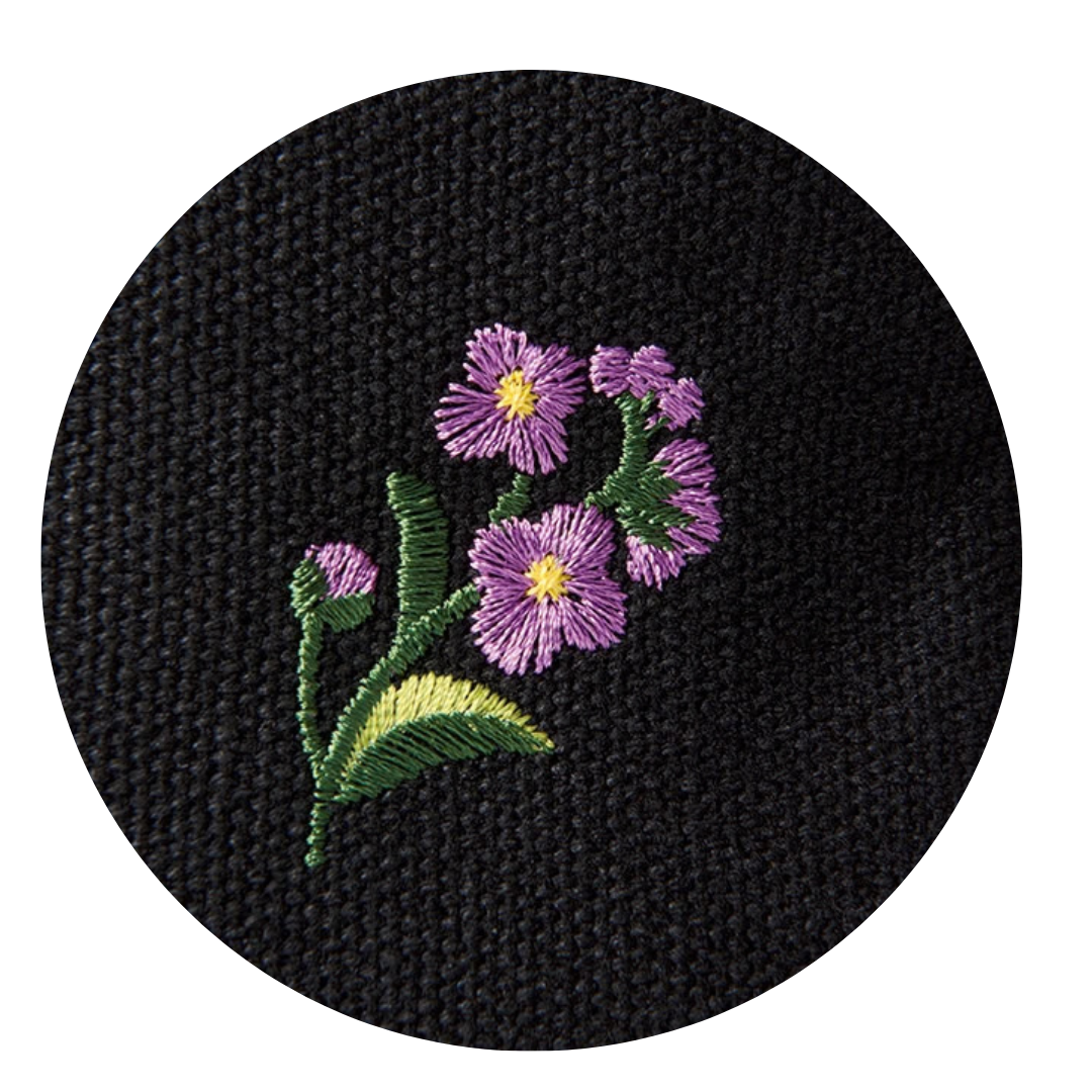 お花は全て刺繍で高級感のある印象に。