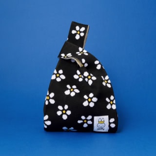 大きめの花柄が可愛い♡ニット素材のバッグで冬らしく！ SIZE（約）H34.5［全長］×W20㎝