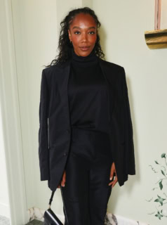 Naomi Ackie 1992年、イギリス生まれ。2016年の『レディ・マクベス』で注目され、2019年の超大作『スター・ウォーズ/スカイウォーカーの夜明け』に抜擢。2022年の『ホイットニー・ヒューストン I WANNA DANCE WITH SOMEBODY』で主演を務めた。