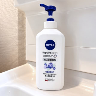 粉ふき肌に頼もしい薬用処方!ポンプタイプでお風呂上がりにもワンプッシュで使いやすい!肌荒れを防ぐ有効成分配合で、ガサガサに悩む大人の肌を優しくケアしてくれます。ニベア リペアエキスパート 薬用エクストラボディミルク粉ふき乾燥肌用 350mL ¥1,279<編集部調べ>(ニベア)