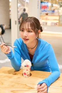 「これ最高かもしれない」と、美味しさを熱弁中。