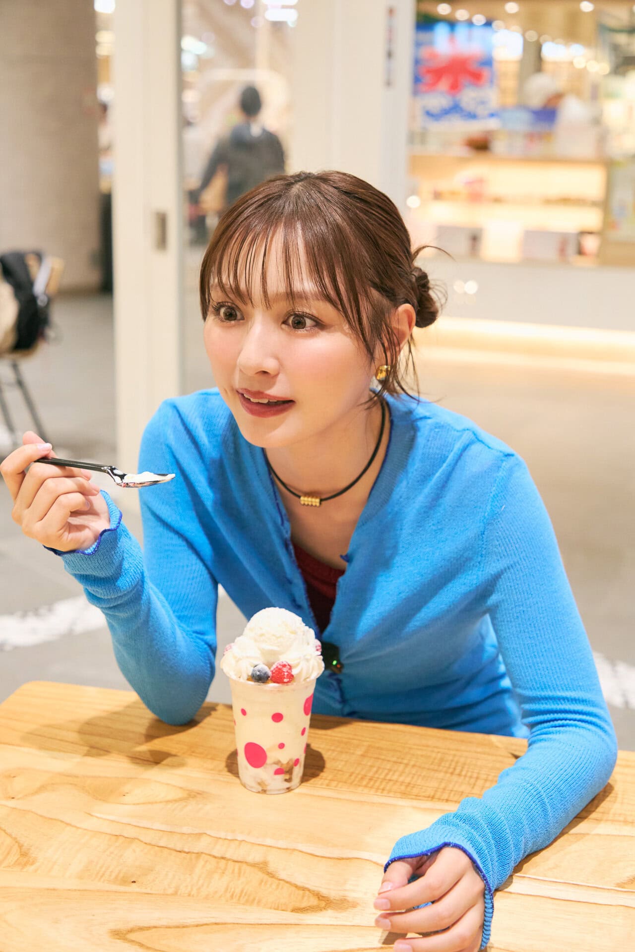 「これ最高かもしれない」と、美味しさを熱弁中。