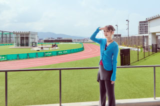 4階には200mの陸上トラック。商業施設と競技場が一緒になった夢のような施設には世代問わず多くのお客さんが。