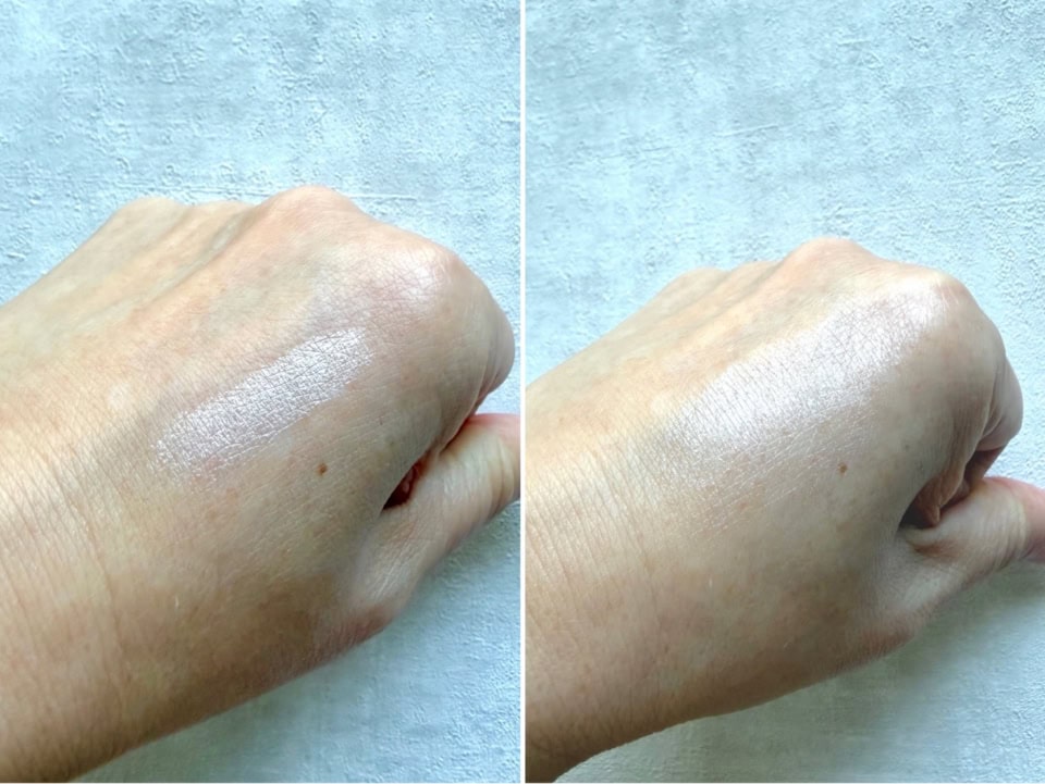 写真左はハイライトを2ストロークした状態。指で自然に伸ばすと、自然で優しいツヤに変化。微細なパールだから上品な仕上がりに。鼻筋や口角などの細かい部分はもちろん、スッと薄く伸ばせば頬の高い位置にも。