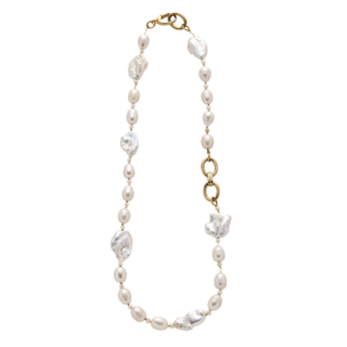 ネックレス¥82,500（ヴィール／エストネーション）